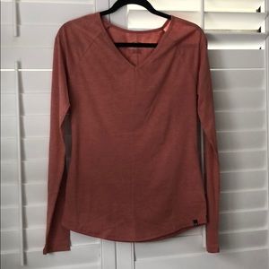 🆕 Oakley Longsleeve Women’s V neck top, Size Sml